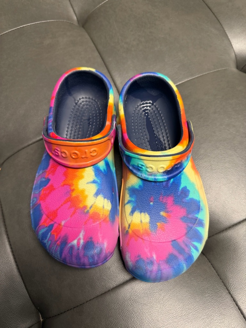 CROCS  Tie-Dye Clog in Pink, Blue, Yellow